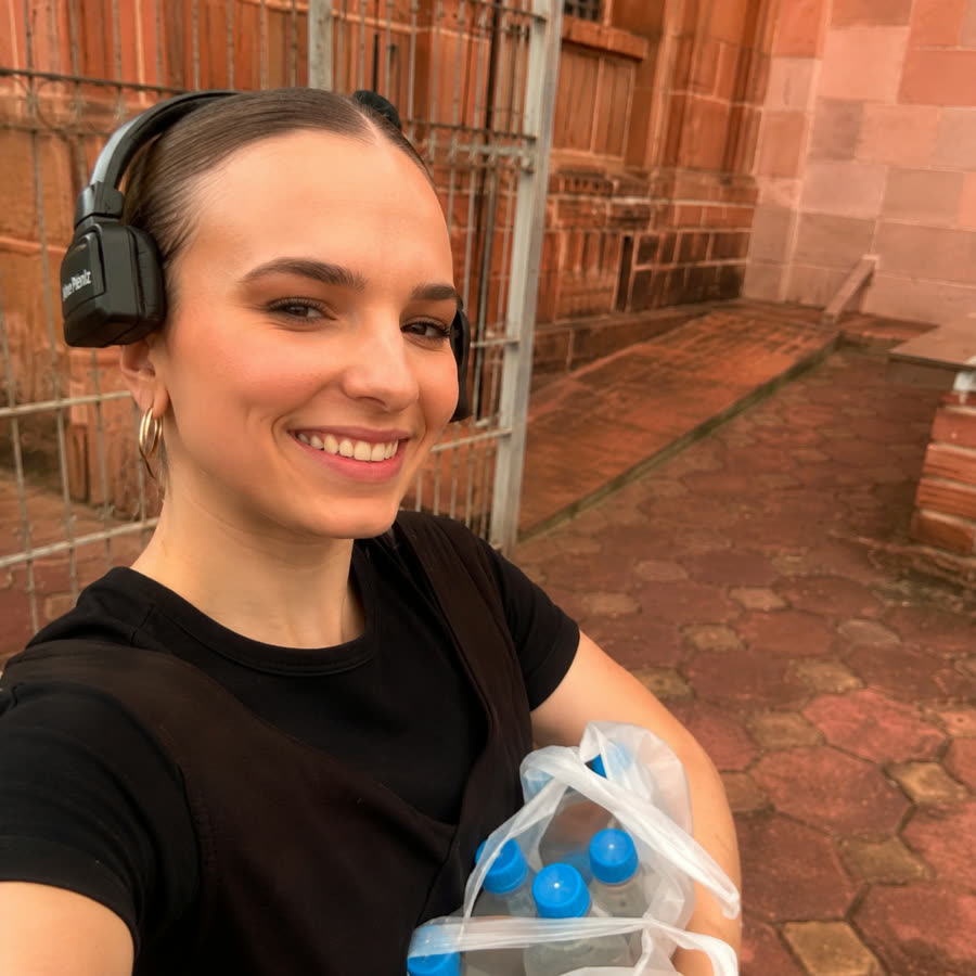 Aline Pieniz na rua, entre um compromisso e outro